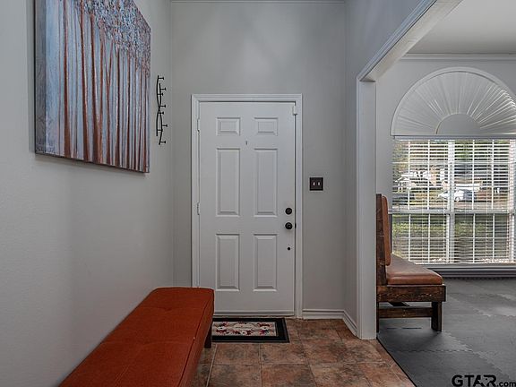 4th image of 316 Royal Cir
