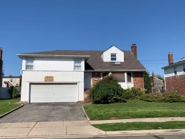 3254 Judith Ln, Oceanside, NY 11572
