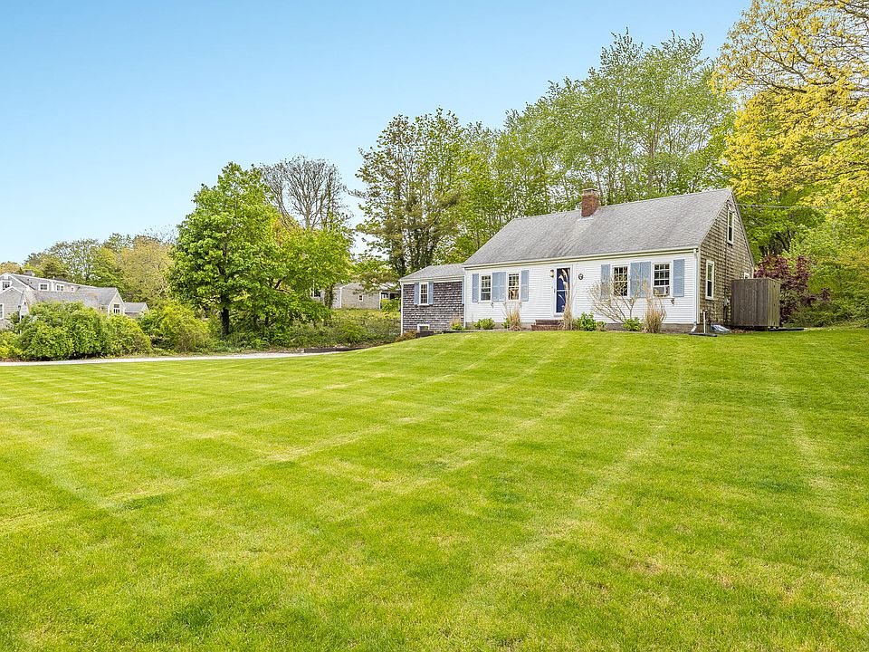1st image of 44 Vineyard Avenue