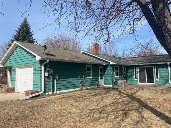 607 S 3rd St, Milbank, SD 57252