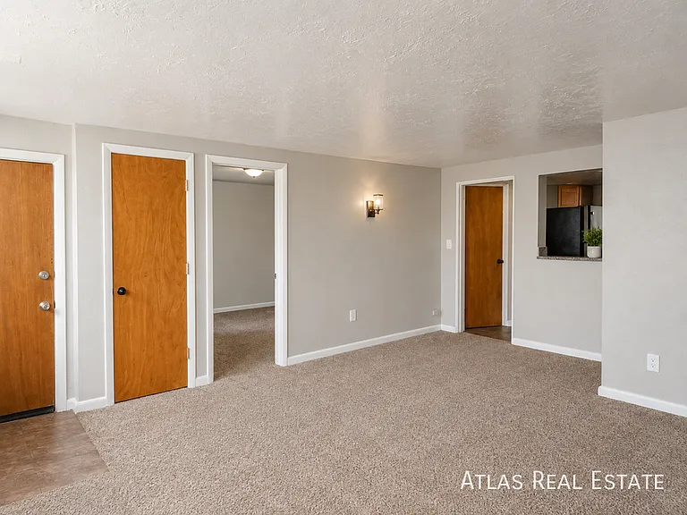 1833 N Hooker St — Photo 6