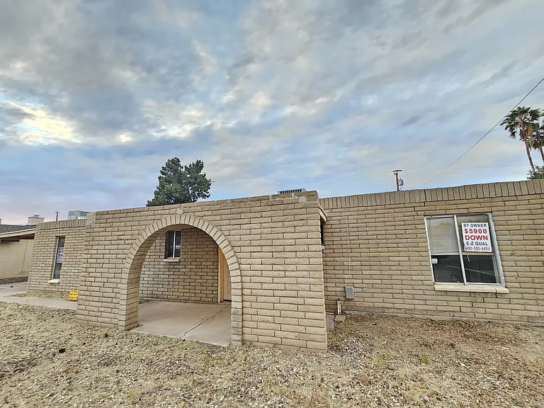 1820 W Wickieup Ln — Photo 4