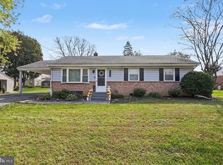 525 Longfellow Dr, Lancaster, PA 17602