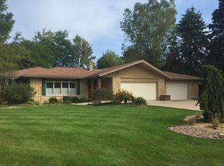 146 White Sand Ln, Racine, WI 53402
