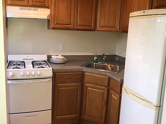 3rd image of 434 Lafayette Ave #3