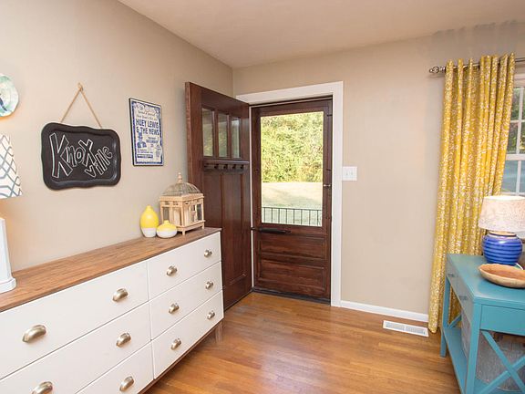 4th image of 2912 Smallwood Dr