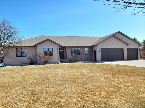 1109 Silver Ln, Aberdeen, SD 57401