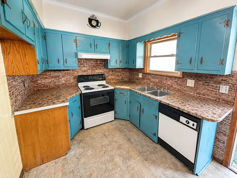 810 Wisner St — Photo 1
