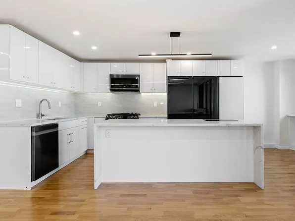 1 Bay Club Dr APT 21X, Bayside, NY 11360
