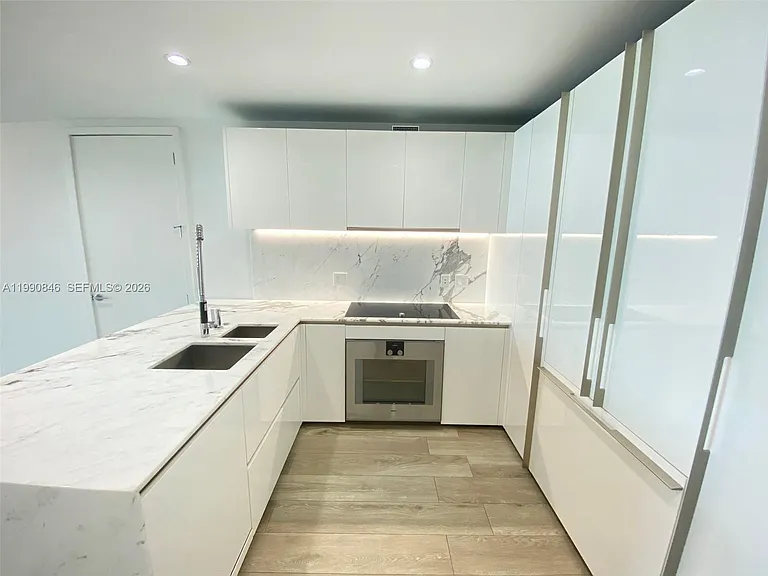 10203 Collins Ave #905 — Photo 8