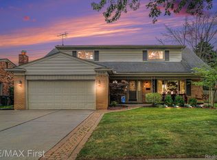 23448 S Colonial Ct, Saint Clair Shores, MI 48080