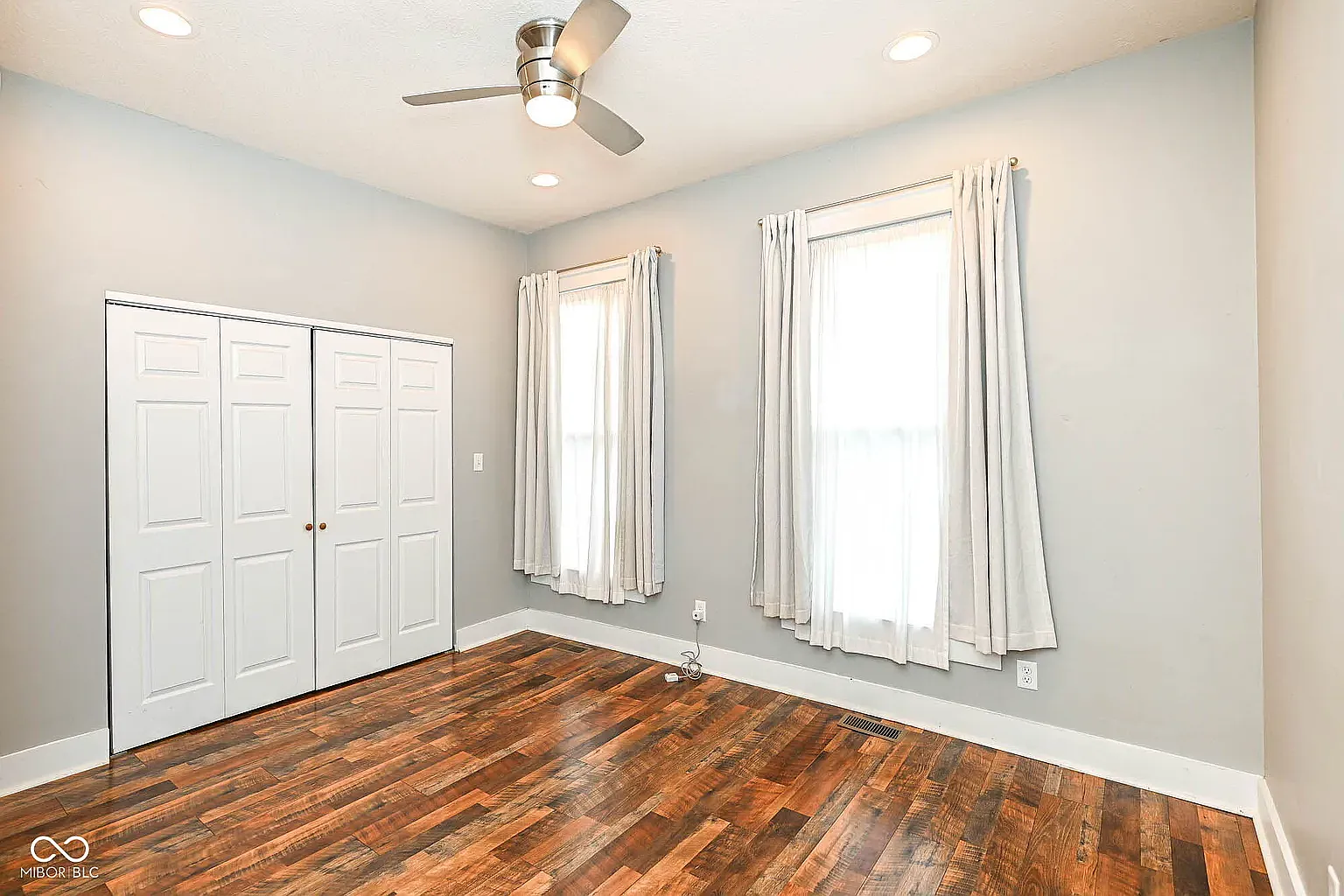 2 bed, 906 sqft, $1,900 — Photo 4