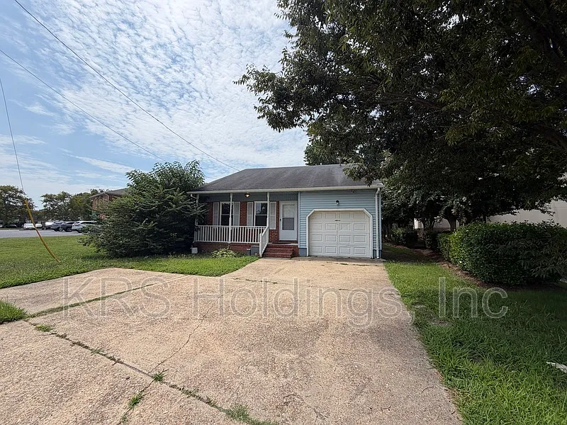4 bed, 2.0 bath, 1360 sqft, $2,300 — Photo 1