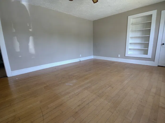 2 bed, 1.0 bath, 1100 sqft, $1,035 — Photo 2