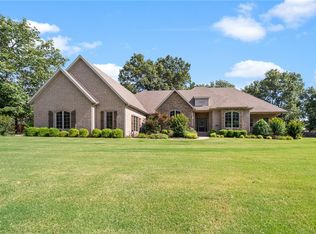 5834 W Bannister Dr, Fayetteville, AR 72704