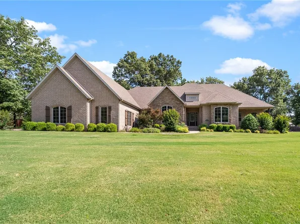 5834 W Bannister Dr, Fayetteville, AR 72704