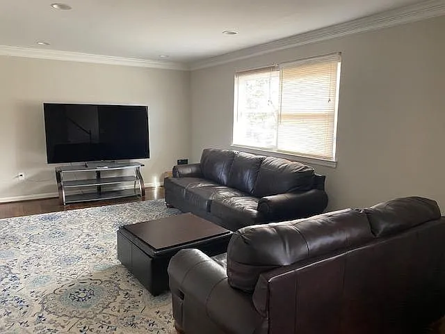 5520 Southampton Dr — Photo 2