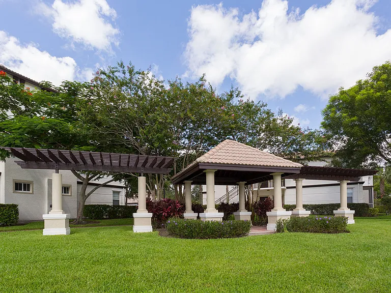 Vista Lago — Photo 17