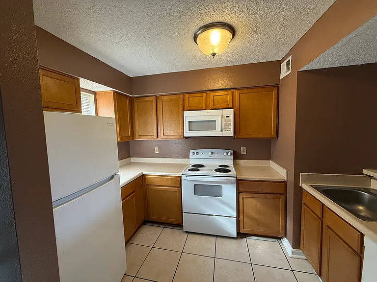 10700 Roger Dr #0 — Photo 2