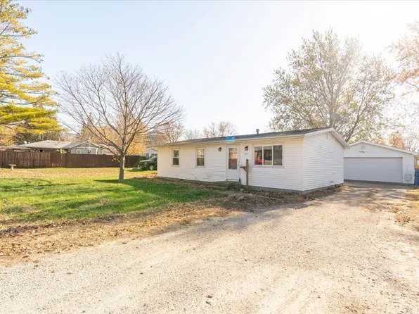 706 W Wall St, Lexington, IL 61753