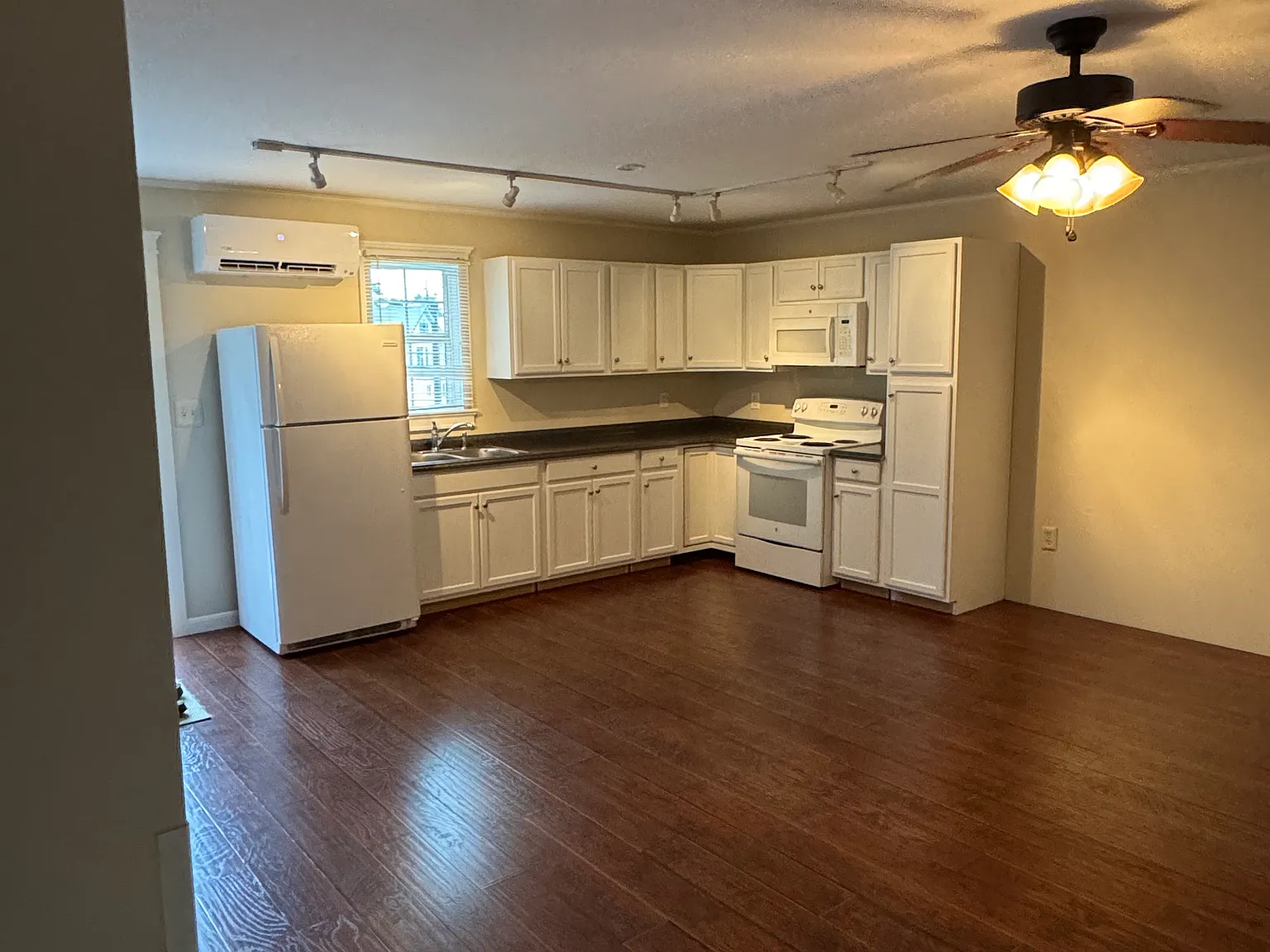 79-81 Electric Ave — Photo 2