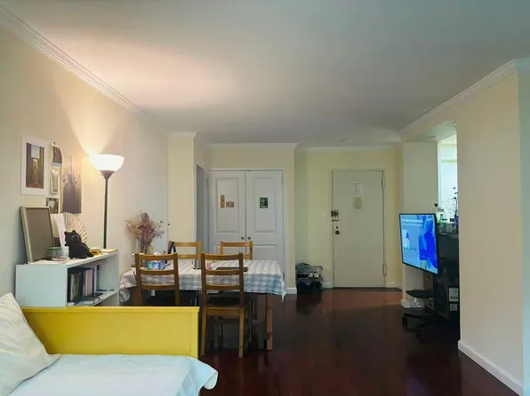 460 East 79th Street image 2 of 9