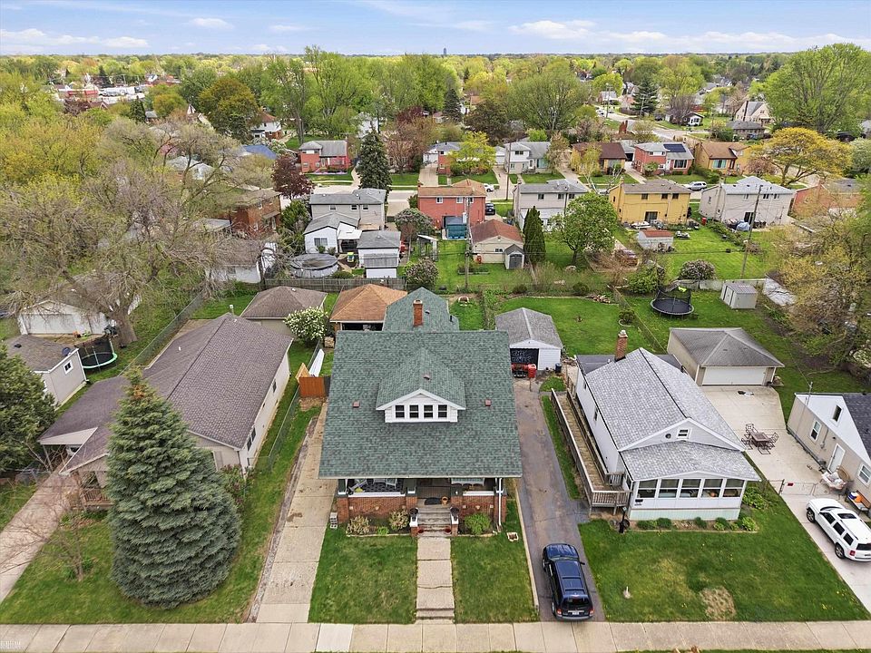22454 Pleasant Ave, photo 21