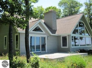 3673 W Cheney Woods Trl, Maple City, MI 49664