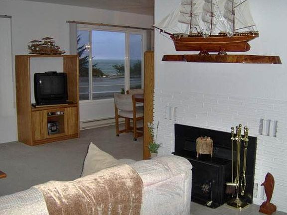3rd image of 1725 S Pebble Beach Dr