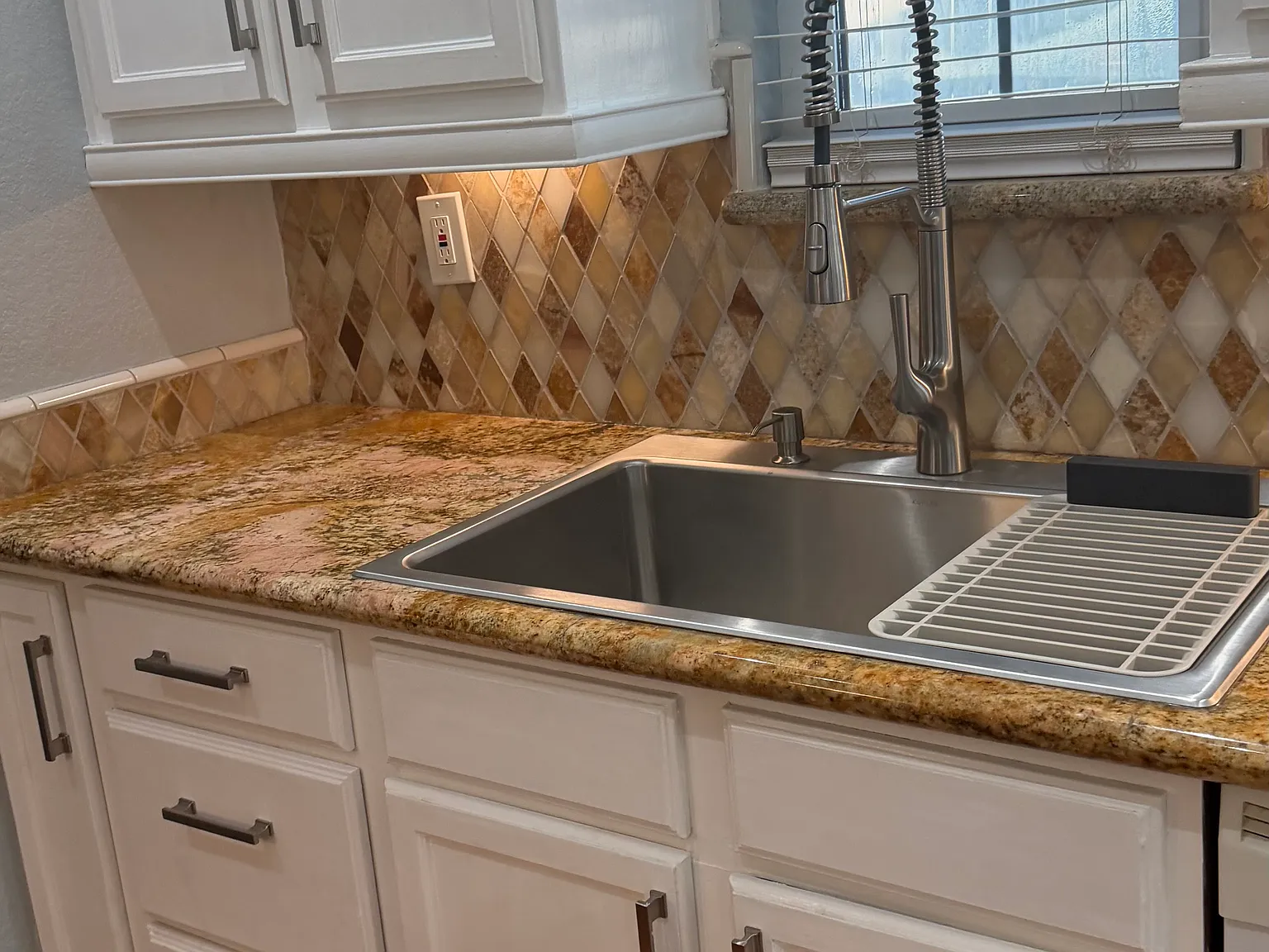 3 bed, 1200 sqft, $2,895 — Photo 4
