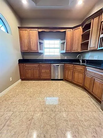 6030 Queens Ct — Photo 9