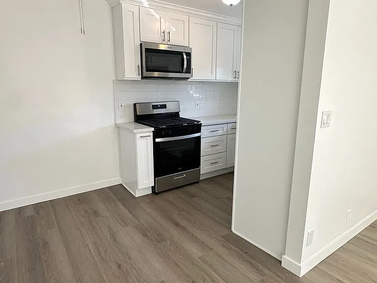 Sepulveda Apartments — Photo 47