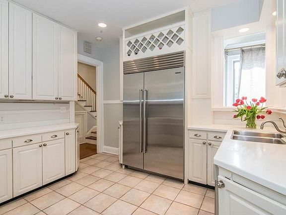 5th image of 804 S Bayside Dr