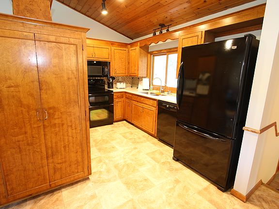 4th image of 302 Heritage Cir S
