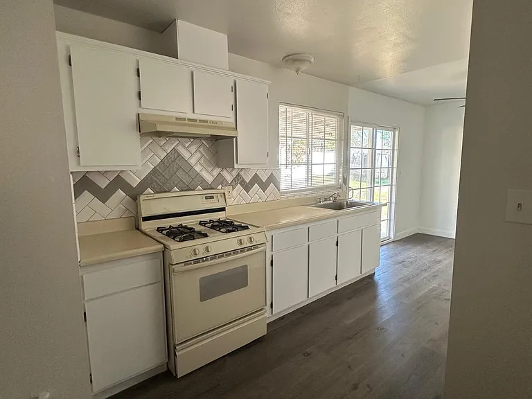 1817 W La Sierra Dr — Photo 5