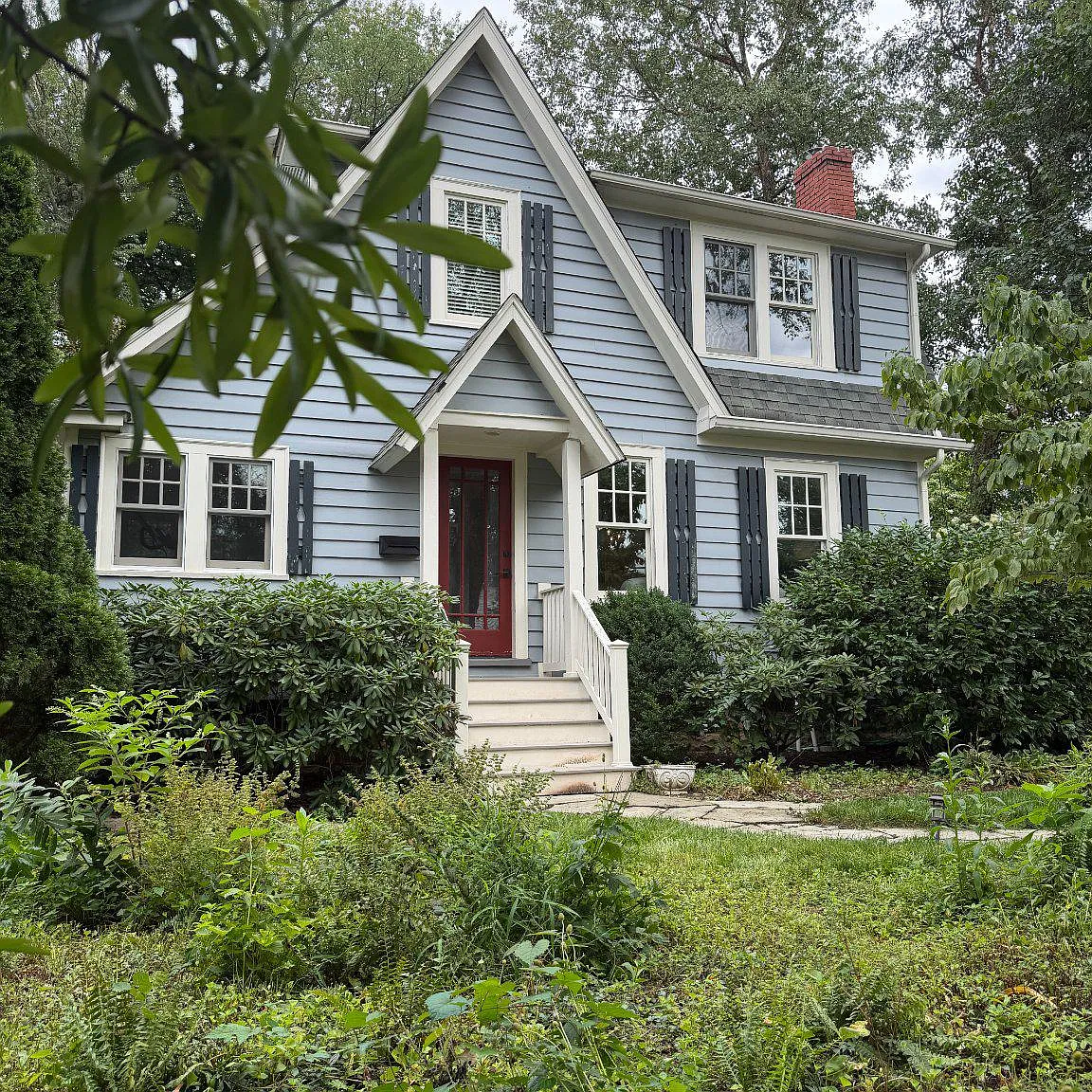 3 bed, 1.0 bath, 1369 sqft, $4,000 — Photo 1