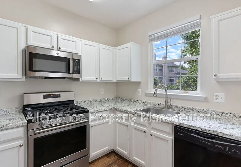 11400 Windleaf Ct #R — Photo 12
