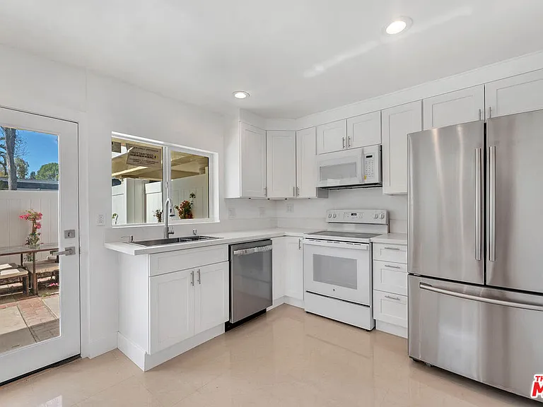 5892 Fairhaven Ave — Photo 3
