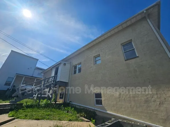 3 N Main St, Stewartstown, PA