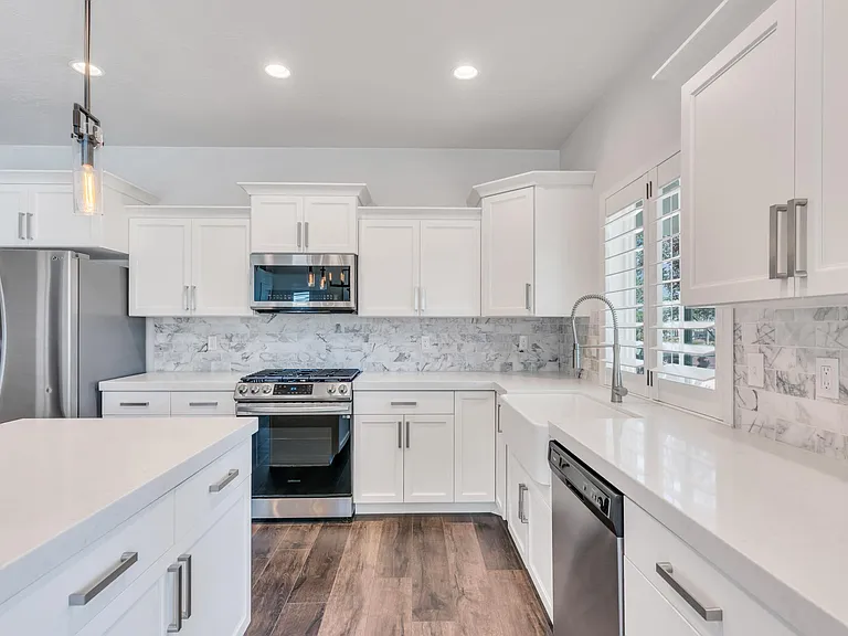 512 N 20 W — Photo 8