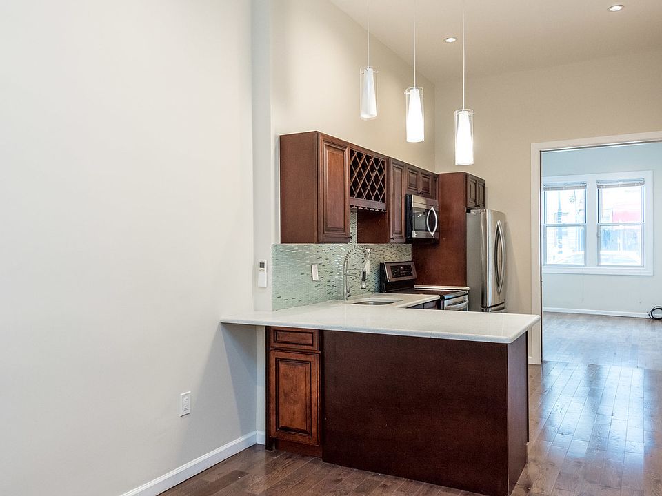 1st image of 173 Wyckoff Ave APT 1R