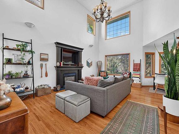 5th image of 30 NW Sierra Nevada Way SW