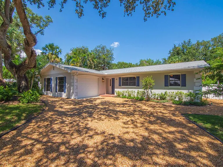 611 Gardenia Ln — Photo 34