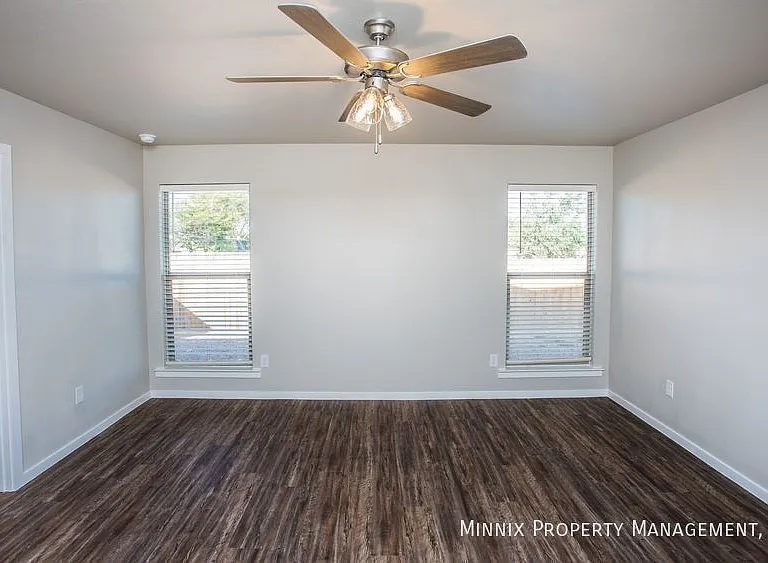 2035 Kenwood Ave — Photo 33