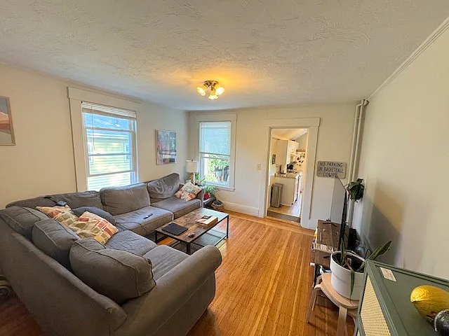 3 bed, 1280 sqft, $2,800 — Photo 2
