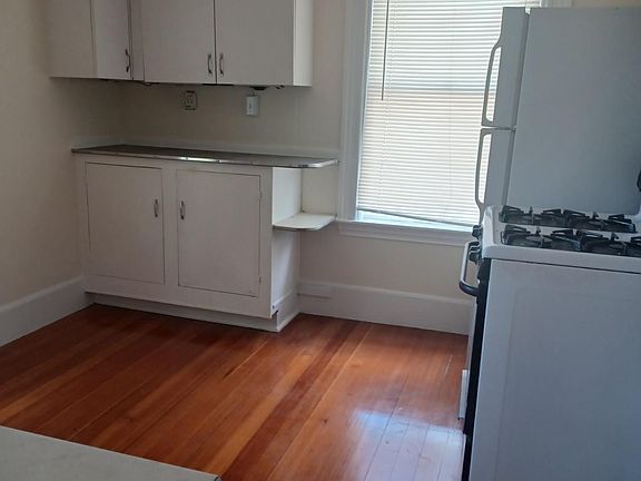 4th image of 37 Kenwood St #2
