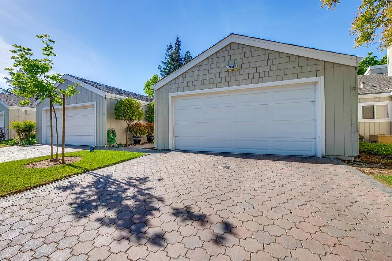 22656 Silver Oak Ln photo 1