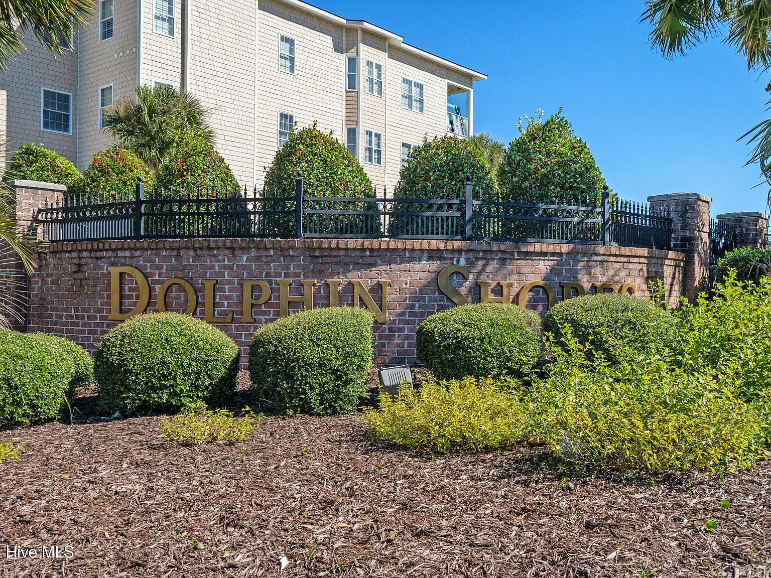 3 bed, 3.0 bath, 1216 sqft, $1,650 — Photo 2