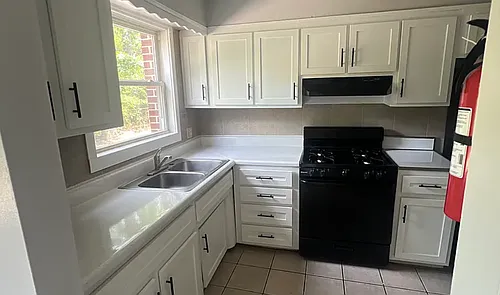 1004 Dock St Photo 1