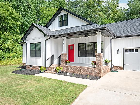2nd image of 1212 Mason Way